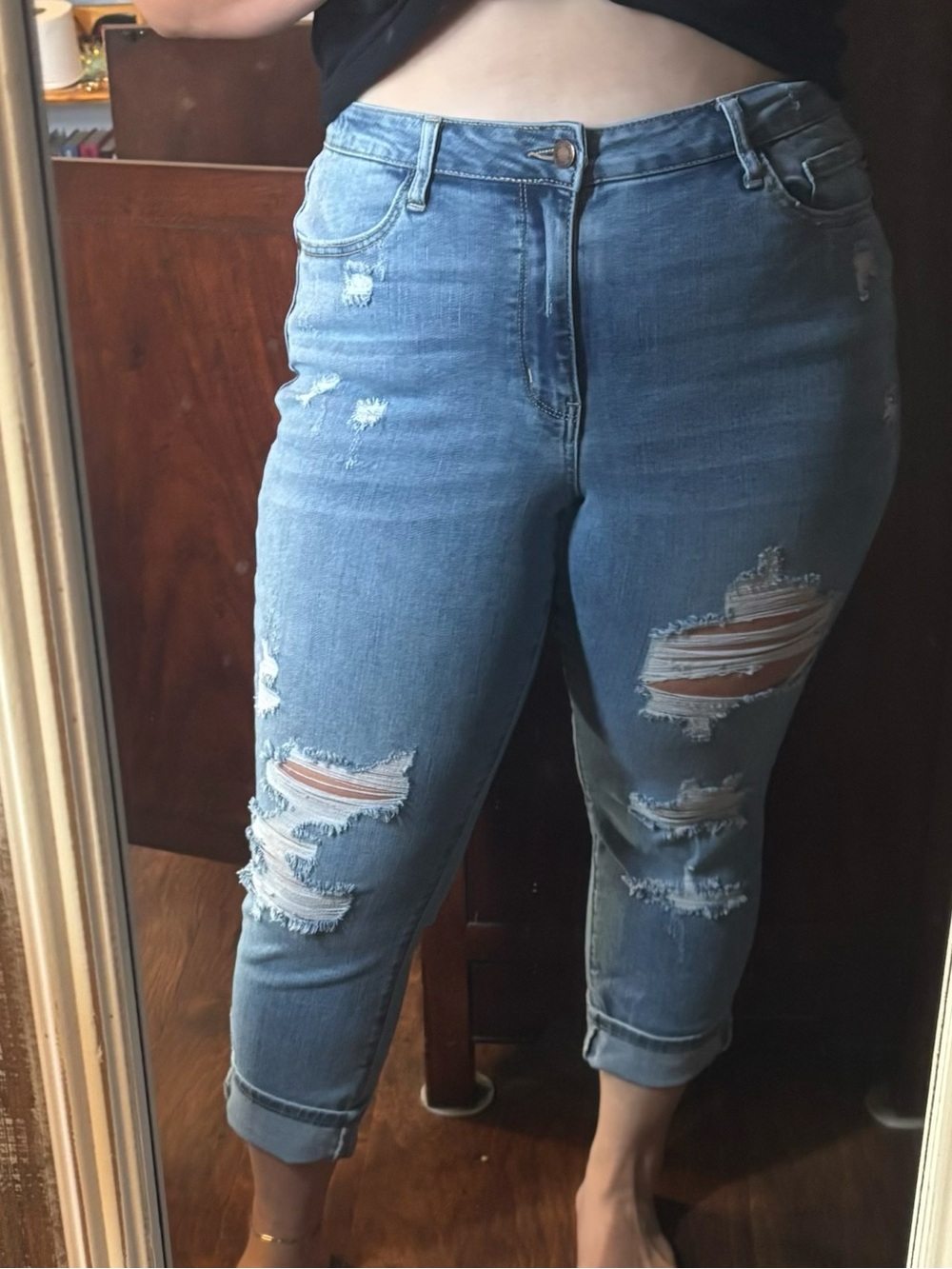 Judy Blue Light Blue Distressed Cropped Ankle Jeans